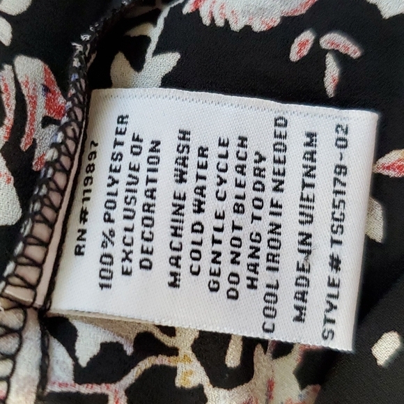 NWT Collective Concepts Black Floral Blouse Siz XS - Picture 9 of 9